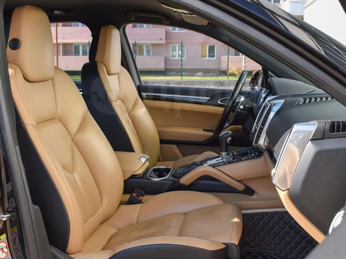 Porsche Cayenne Image 3